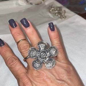149  Sterling silver flower ring 6.5